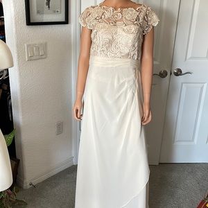 NWT DECODE 1.8 Gold with cream/light tan chiffon evening gown. Sz 10. Beautiful